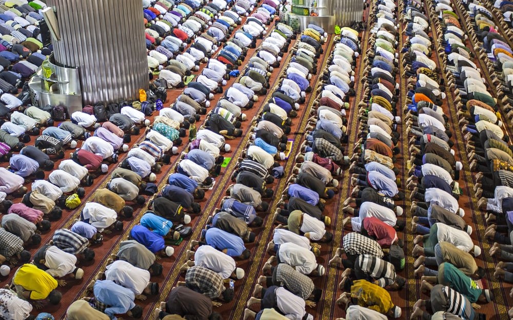 KEUTAMAAN SHALAT BERJAMAAH DI MASJID